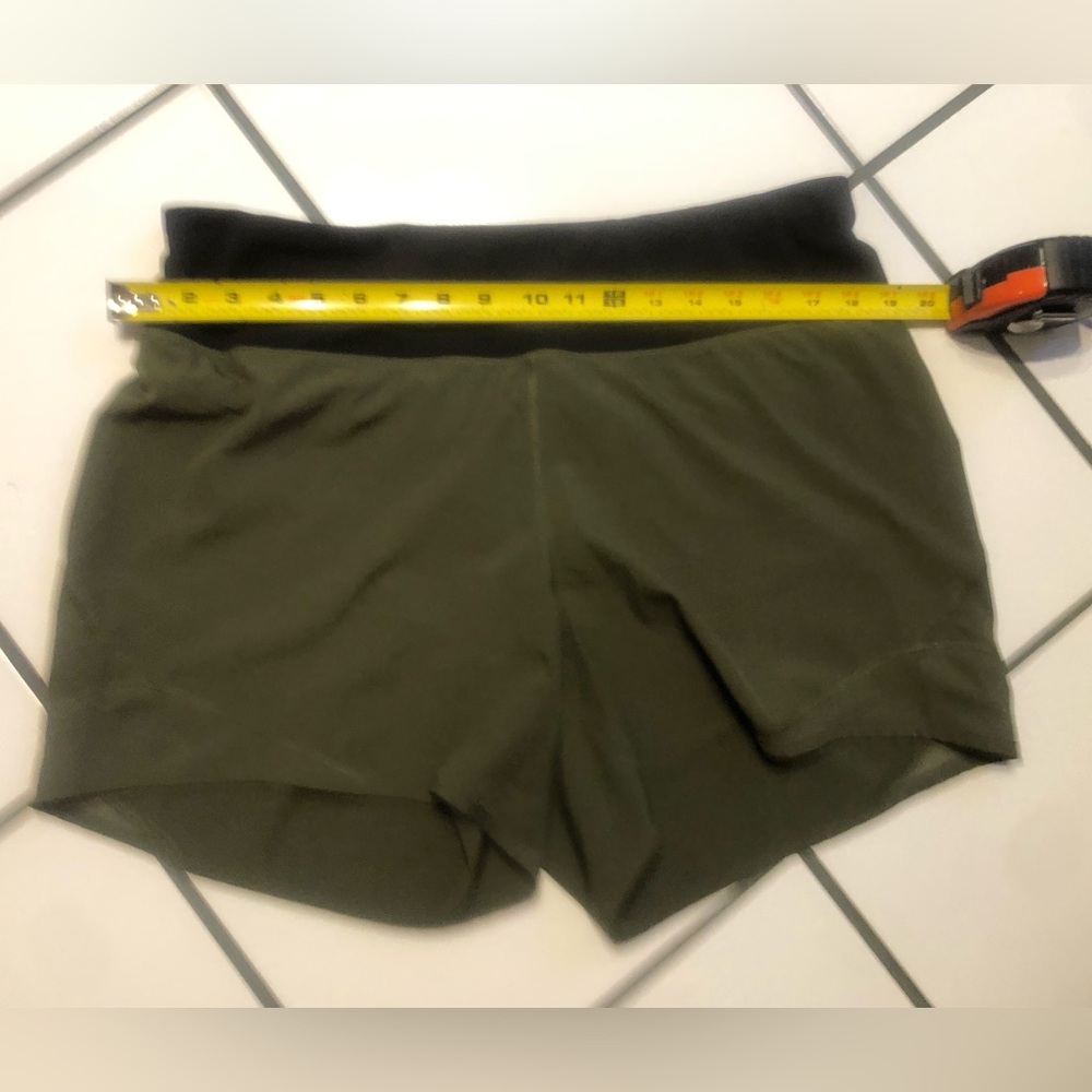 Ladies Old Navy Active brand lightweight army green sport shorts with panty